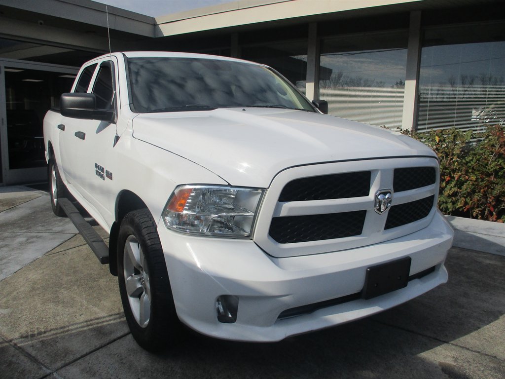 2016 RAM 1500 Express 4x4 Crew Cab 5'7" (Fleet)'s photo