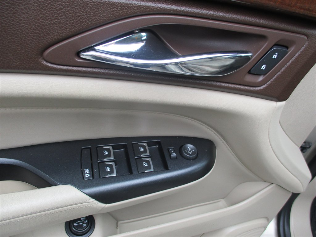 2015 Cadillac SRX Luxury photo 10